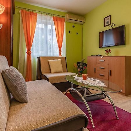 Nice Apartment In Premantura With Wifi Bagian luar foto