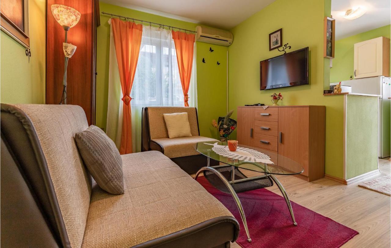 Nice Apartment In Premantura With Wifi Bagian luar foto