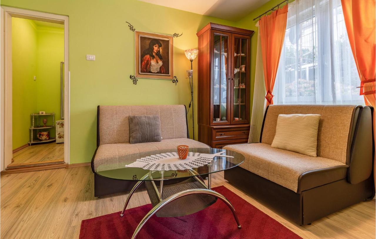 Nice Apartment In Premantura With Wifi Bagian luar foto